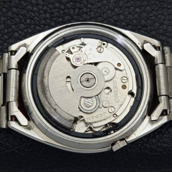 Vintage 1982 Seiko Automatic Mens Silver Watch W/daydate & Blue accents - Picture 10 of 10